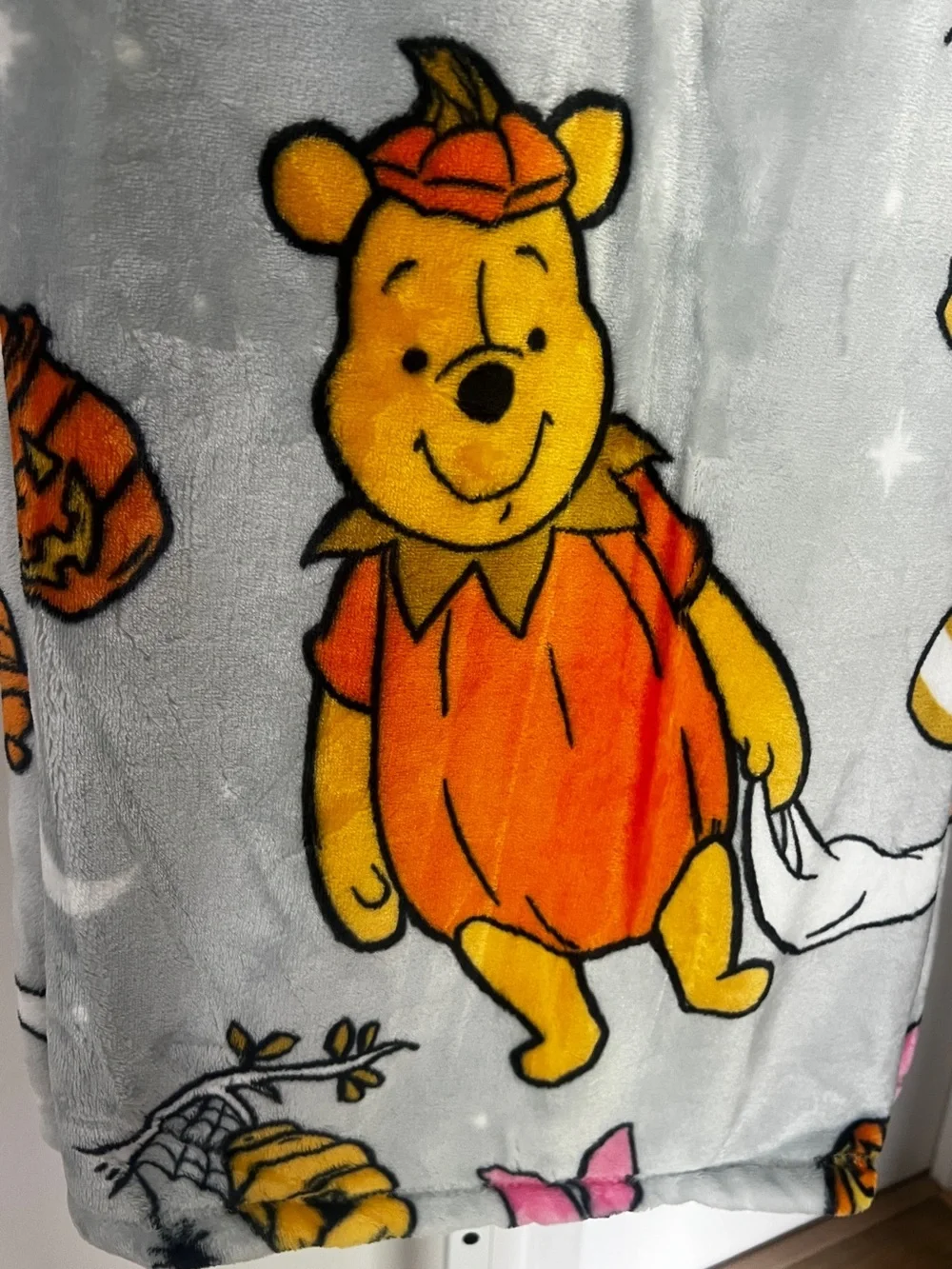 NEW Disney Winnie the Pooh Halloween Blanket 50”x70” Piglet Pumpkin 2026 VIRAL